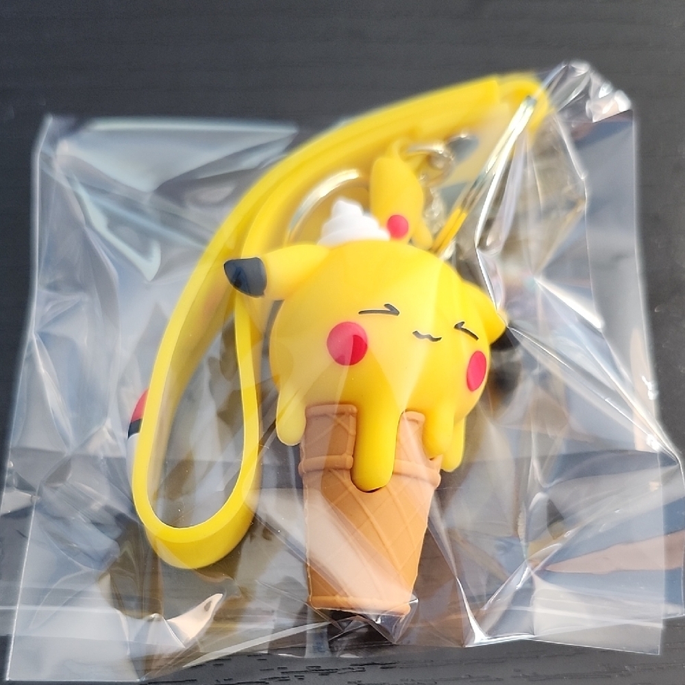 Pokemon Pikachu Ice Cream Keychain - Yellow - Picture 4 of 4